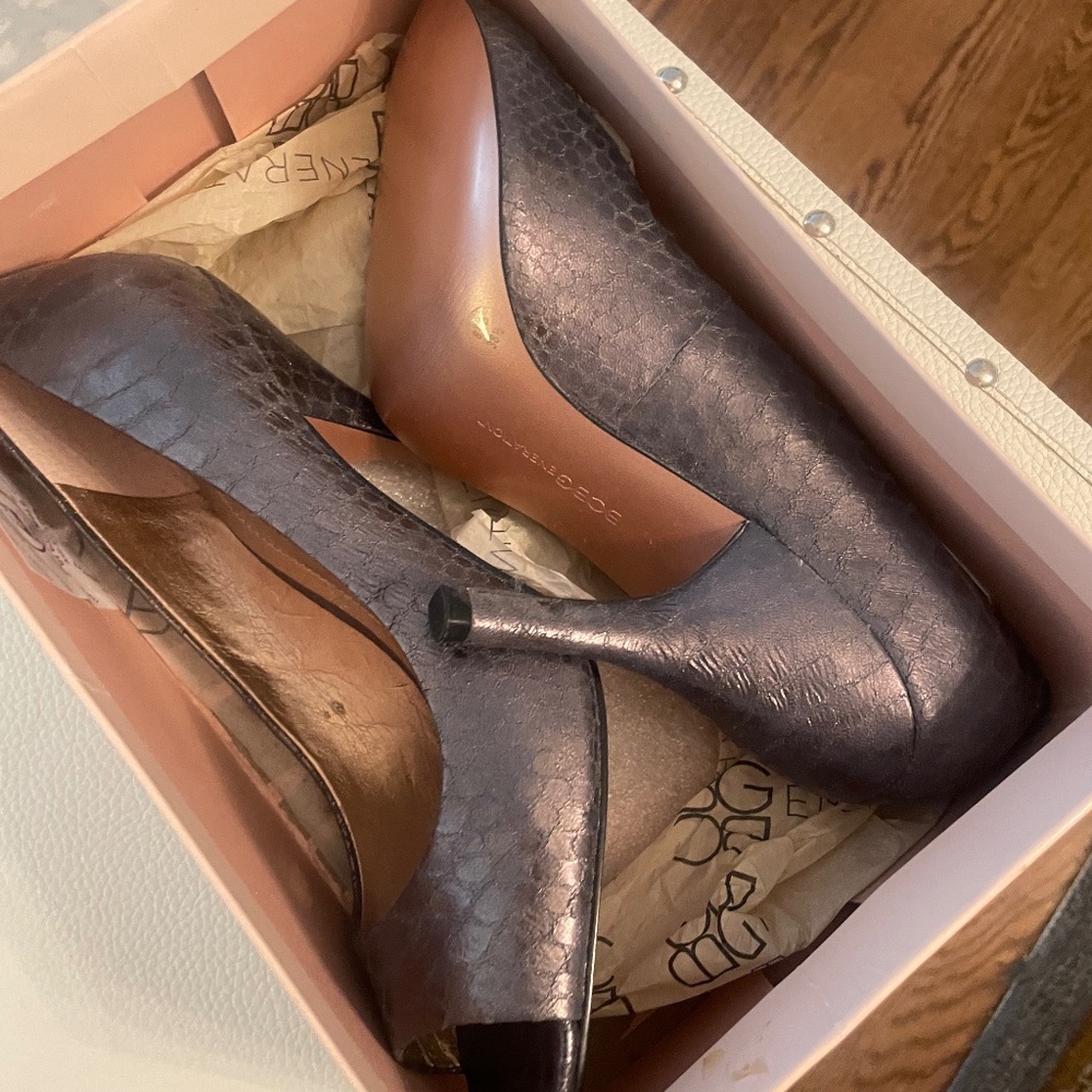 Ladies open toe pumps